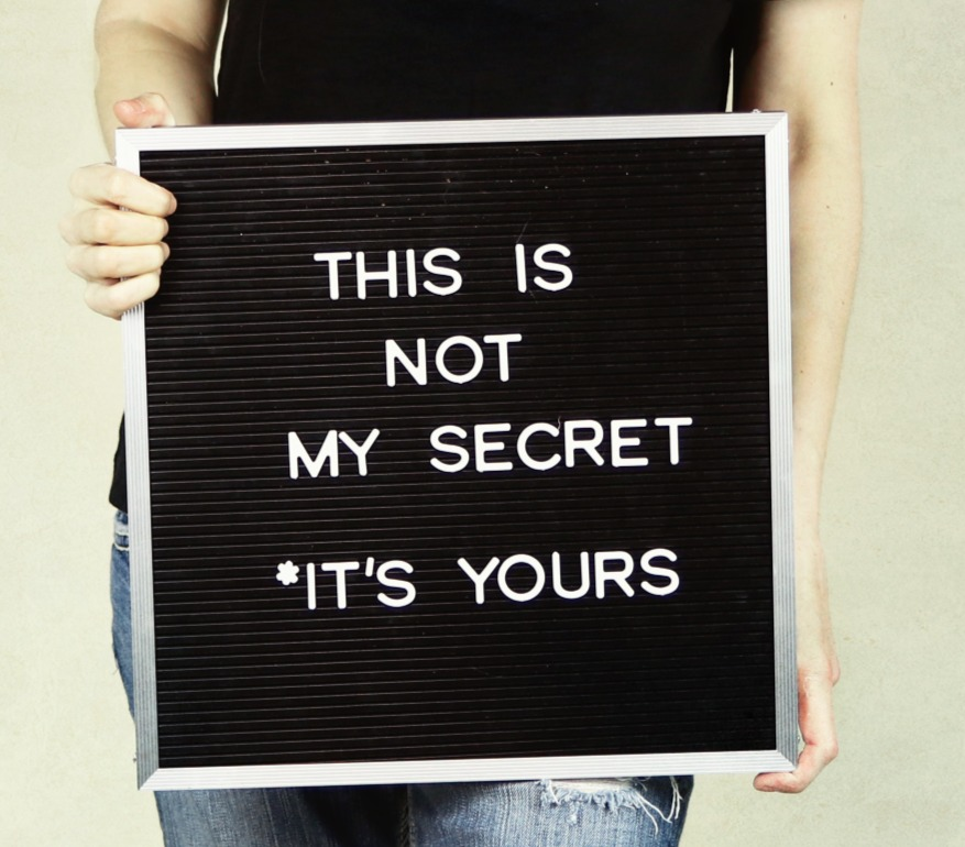 Schild mit der Aufschrift: This is not my secret. It